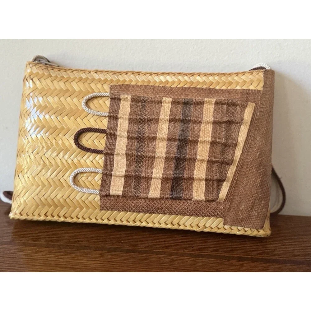 Vintage Georgetown Leather Design Straw Tan Leather Appliqué Purse Shoulder Bag